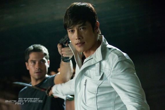 Byung-hun-Lee-as-Storm-Shadow-in-G.I.-Joe-Retaliation--570x380