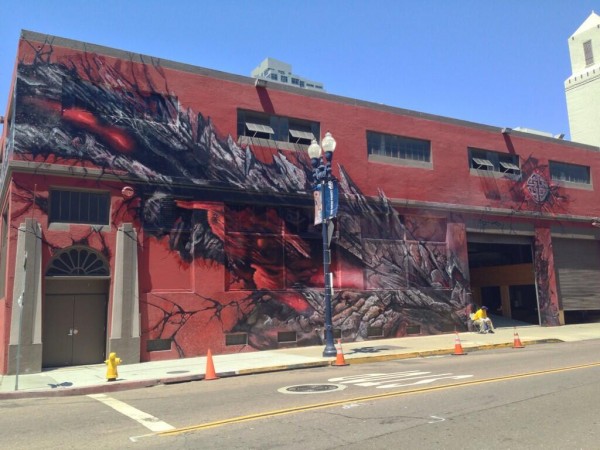 godzilla-comic-con-building-600x450