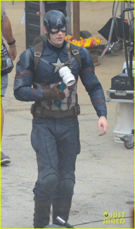 captain-americas-new-weapon-is-a-enter-our-poll-08